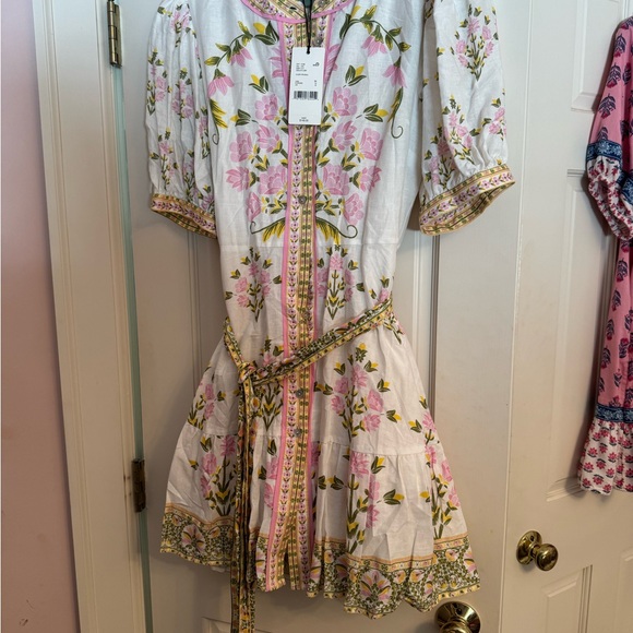 Chic Floral Mini Dress in White and Pink - Picture 4 of 4